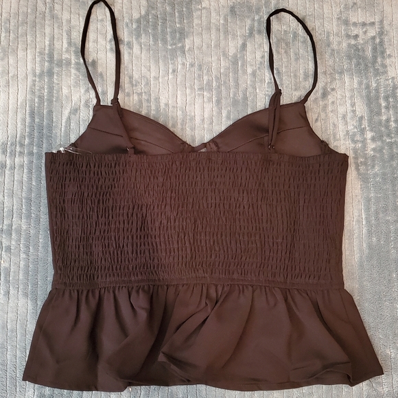 FRONT CUT OUT RUFFLE TOP - Picture 4 of 6